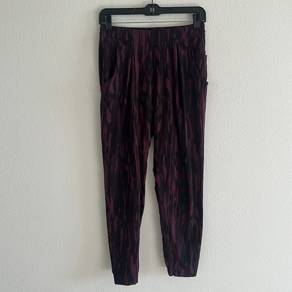 Lululemon &Go City Jogger - Picture 2 of 11